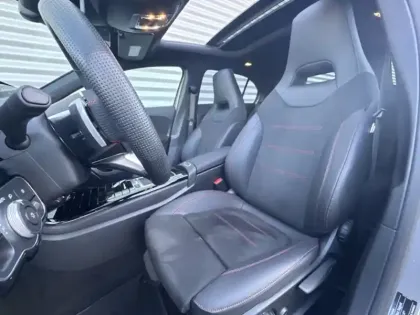 Photo 15 Mercedes Classe A 200 d AMG Line