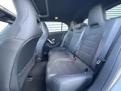 Photo 12 Mercedes Classe A 200 d AMG Line