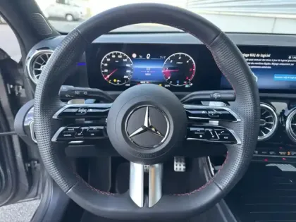 Photo 17 Mercedes Classe A 200 d AMG Line