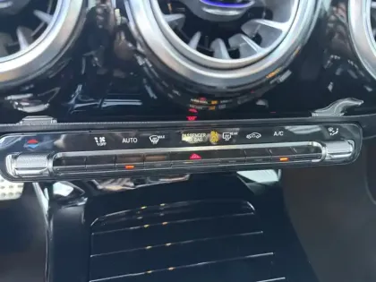 Photo 18 Mercedes Classe A 200 d AMG Line