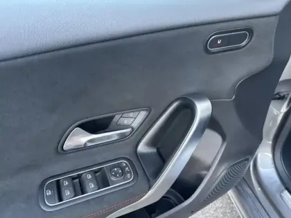 Photo 14 Mercedes Classe A 200 d AMG Line