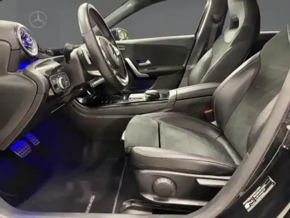 Photo 12 Mercedes Classe A 200 d AMG Line