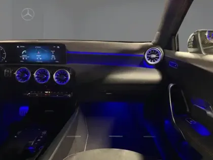 Photo 15 Mercedes Classe A 200 d AMG Line