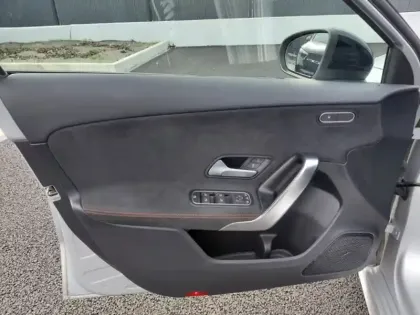 Photo 11 Mercedes Classe A 180 d AMG Line