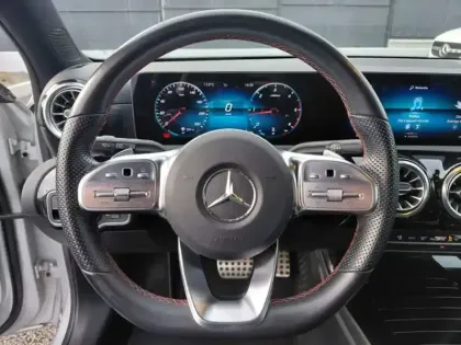 Photo 16 Mercedes Classe A 180 d AMG Line