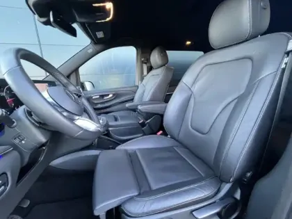 Photo 23 Mercedes CLA 300d / AVANTGARDE / Extra-long