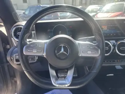 Photo 15 Mercedes CLA  180 d Coupé AMG Line