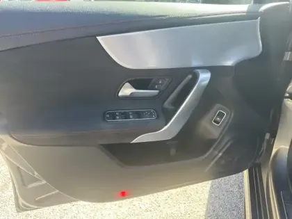 Photo 11 Mercedes CLA  180 d Coupé AMG Line