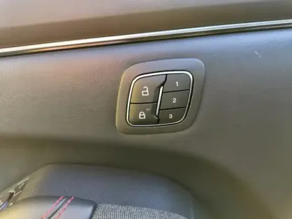 Photo 19 Ford Mustang Basis AWD 351 ch 