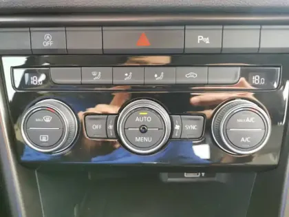 Photo 19 Volkswagen T-roc Lounge 4Motion 2.0 TDI 150 ch 