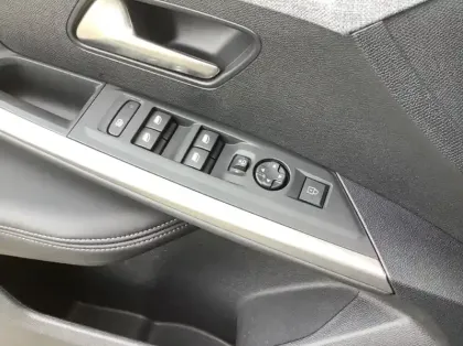 Photo 16 Peugeot 3008 Nouveau Hybrid 136 e-DCS6 Allure