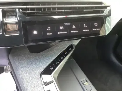 Photo 15 Peugeot 3008 Nouveau Hybrid 136 e-DCS6 Allure