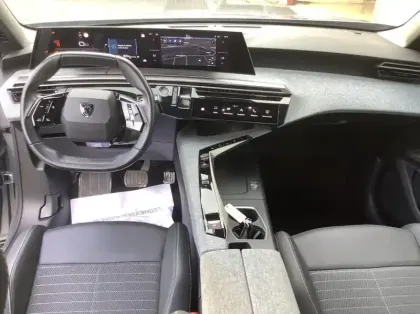 Photo 12 Peugeot 3008 Nouveau Hybrid 136 e-DCS6 Allure