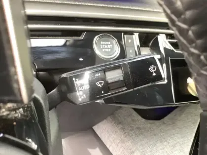 Photo 19 Peugeot 3008 Nouveau Hybrid 136 e-DCS6 Allure