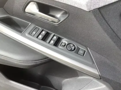 Photo 16 Peugeot 3008 Nouveau Hybrid 136 e-DCS6 Allure