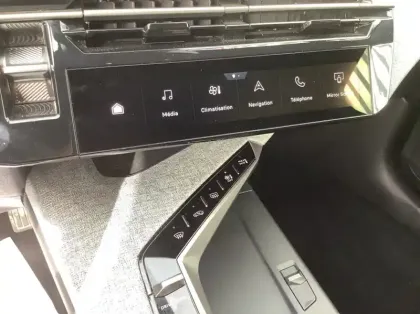 Photo 15 Peugeot 3008 Nouveau Hybrid 136 e-DCS6 Allure