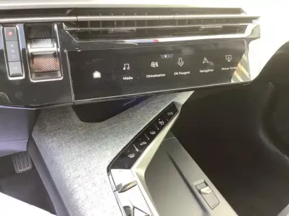 Photo 15 Peugeot 3008 Nouveau Hybrid 136 e-DCS6 Allure