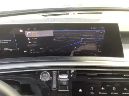 Photo 14 Peugeot 3008 Nouveau Hybrid 136 e-DCS6 Allure