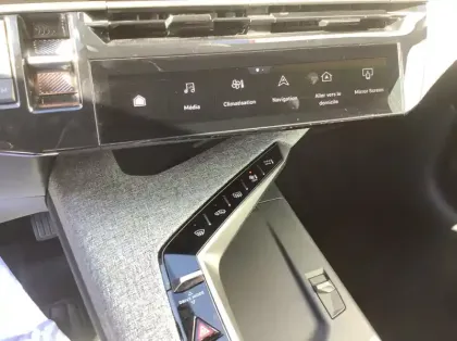 Photo 15 Peugeot 3008 Nouveau Hybrid 136 e-DCS6 Allure