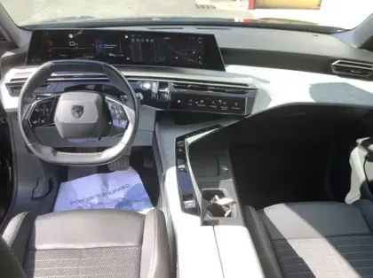 Photo 12 Peugeot 3008 Nouveau Hybrid 136 e-DCS6 Allure