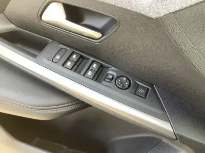 Photo 16 Peugeot 3008 Nouveau Hybrid 136 e-DCS6 Allure