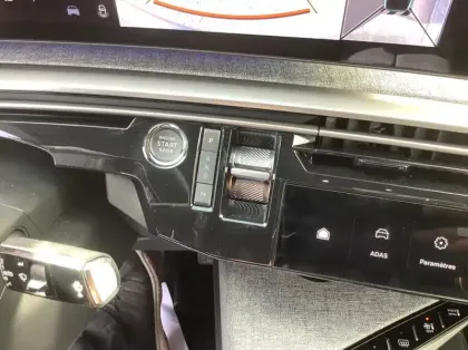 Photo 21 Peugeot 3008 Nouveau Hybrid 136 e-DCS6 Allure