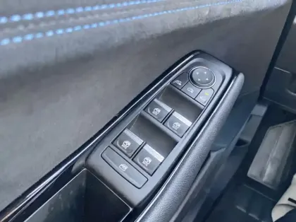 Photo 5 Renault Austral 1.2 E-Tech full hybrid 200ch Techno esprit Alpine - 24