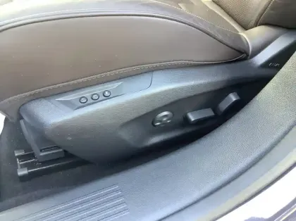 Photo 26 DS DS 4 BlueHDi 130 EAT8 Etoile - Cuir Nappa