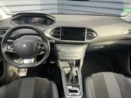 Photo 8 Peugeot 308  1.2 PureTech 110ch S&S Roadtrip