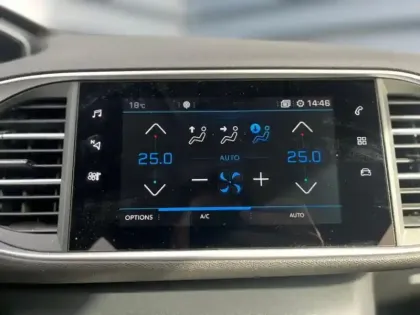 Photo 13 Peugeot 308  1.2 PureTech 110ch S&S Roadtrip