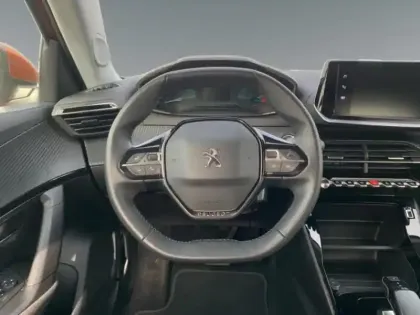 Photo 11 Peugeot 2008  e- 136ch Style