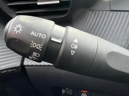 Photo 12 Peugeot 208  e- 136ch Style