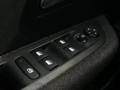 Photo 10 Peugeot 208  e- 136ch Style