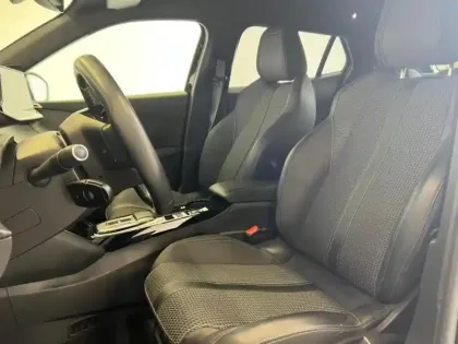 Photo 9 Peugeot 2008  e- 136ch GT