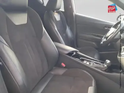 Photo 19 Toyota C-HR  122h Collection 2WD E-CVT RC18