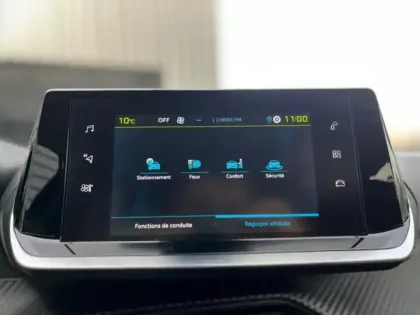 Photo 12 Peugeot 2008  e- 136ch Style