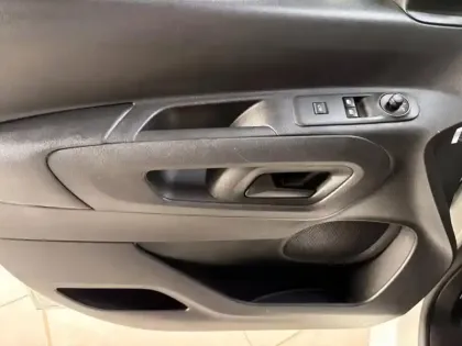 Photo 12 Peugeot Partner  Standard 650kg BlueHDi 75ch Premium 4cv (9165?ht)