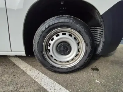 Photo 8 Peugeot Partner  Standard 650kg BlueHDi 100ch S&S Asphalt