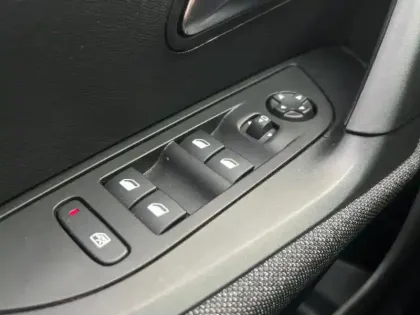 Photo 10 Peugeot 2008  e- 136ch Style