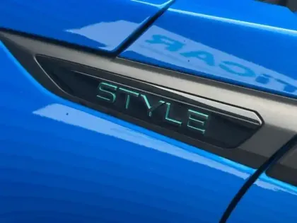 Photo 5 Peugeot 2008  e- 136ch Style