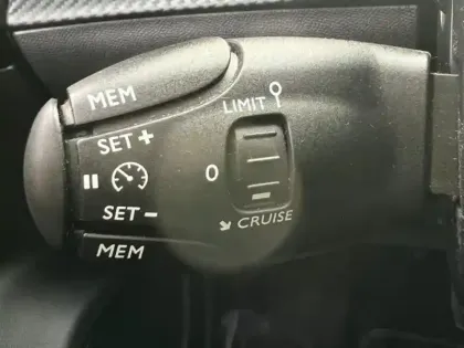 Photo 12 Peugeot 2008  e- 136ch Style