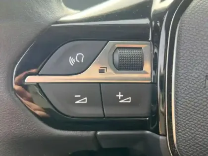 Photo 14 Peugeot 2008  e- 136ch Style