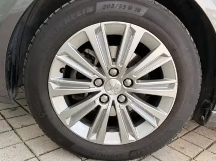 Photo 8 Peugeot 308  SW 1.2 PureTech 130ch E6.3 S&S Allure