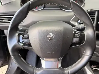 Photo 14 Peugeot 308  SW 1.2 PureTech 130ch E6.3 S&S Allure