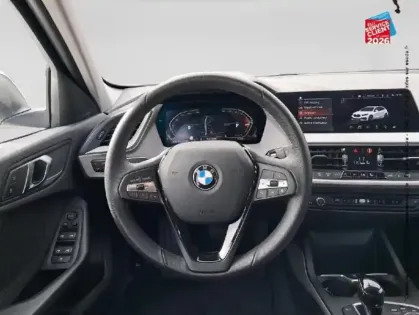 Photo 11 BMW Serie 1 Série 1 116iA 109ch Business Design DKG7