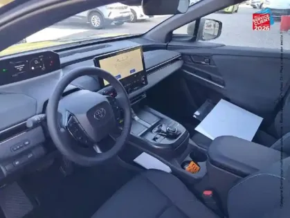 Photo 14 Toyota C-HR + 224ch 77kWh Design Grande Autonomie