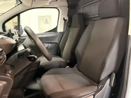 Photo 11 Peugeot Partner  Standard 650kg BlueHDi 100ch S&S Premium (10415?ht)