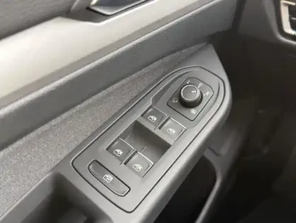 Photo 6 Volkswagen Golf  1.5 eTSI EVO2 116ch VW Edition DSG7