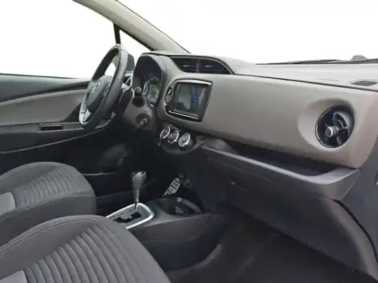 Photo 8 Toyota Yaris  110 VVT-i France Connect 5p RC19