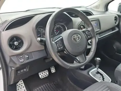 Photo 14 Toyota Yaris  110 VVT-i France Connect 5p RC19